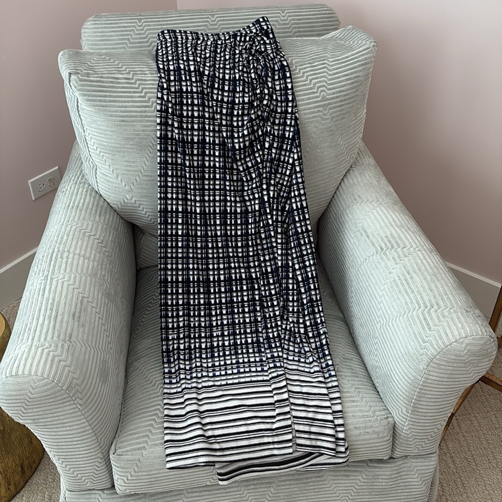 NWT Lane Bryant Blue & White Patterned Maxi Skirt w/Side Slit.Size 22/24.